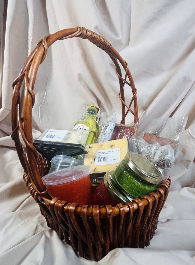  Большая подарочная корзина к 8 марта