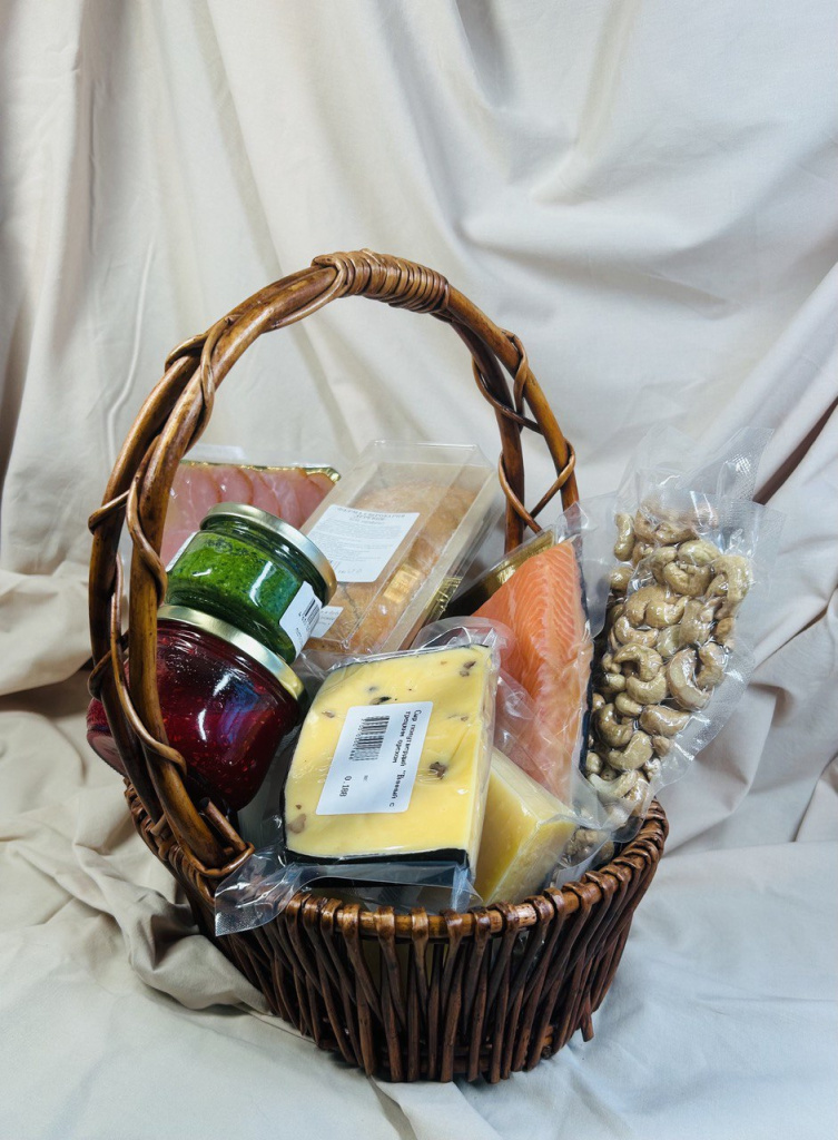  Подарочная корзина к 8 марта